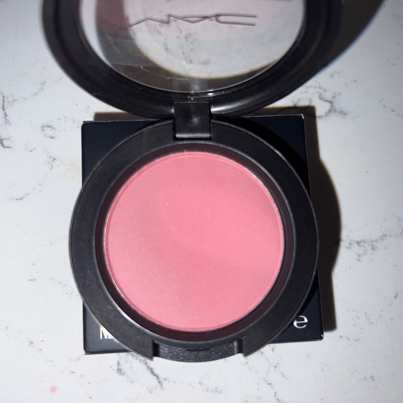 MAC blush - Picture 4 of 5